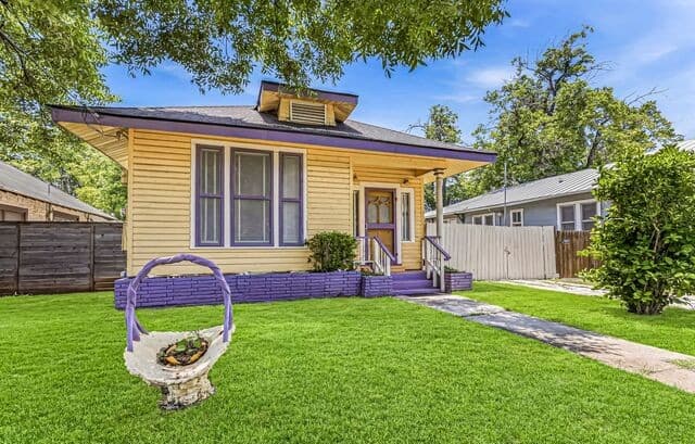 3-bedroom rental at 631 Cedar St in San Antonio, TX — photo 2