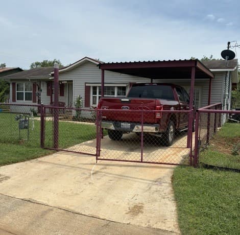 Home for sale at 323 E White St in Dilley, TX — photo 3