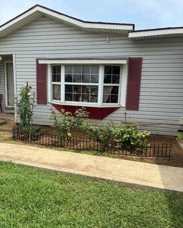 Home for sale at 323 E White St in Dilley, TX — photo 4