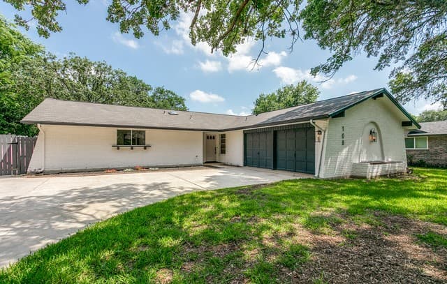 Home for sale at 108 Patrick Henry Dr in Schertz, TX — photo 2