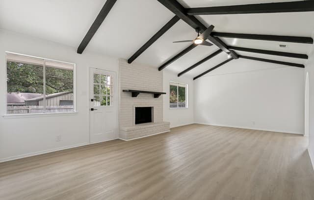 Home for sale at 108 Patrick Henry Dr in Schertz, TX — photo 4