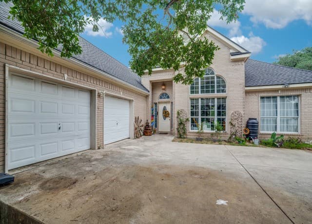 Home for sale at 2502 Park Road 37 in Helotes, TX — photo 3