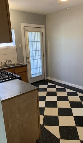 2-bedroom rental at 1524 W Woodlawn Ave Unit 1 in San Antonio, TX — photo 4