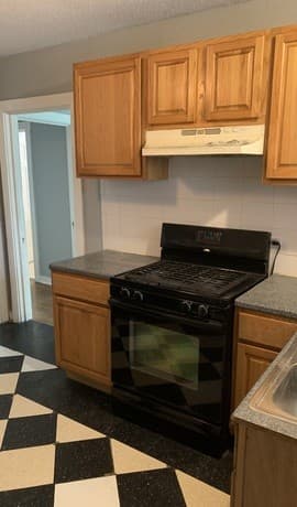 2-bedroom rental at 1524 W Woodlawn Ave Unit 1 in San Antonio, TX — photo 5