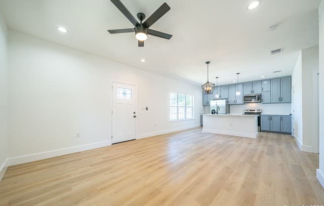 3-bedroom rental at 934 Sherman in San Antonio, TX — photo 3