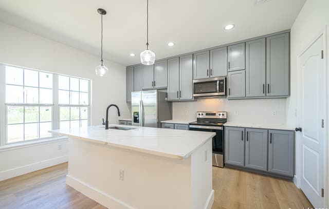 3-bedroom rental at 934 Sherman in San Antonio, TX — photo 4