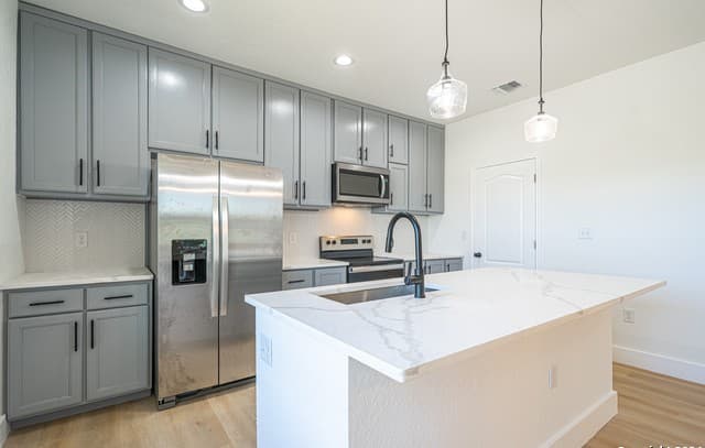 3-bedroom rental at 934 Sherman in San Antonio, TX — photo 5