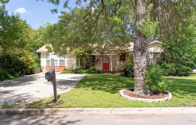 3-bedroom rental at 8402 Cimarron Dr. in San Antonio, TX — photo 3