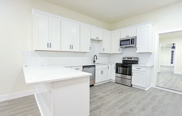 Home for sale at 535 Austin St in Pleasanton, TX — photo 2