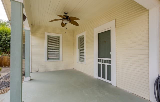 3-bedroom rental at 624 W Agarita Ave in San Antonio, TX — photo 3