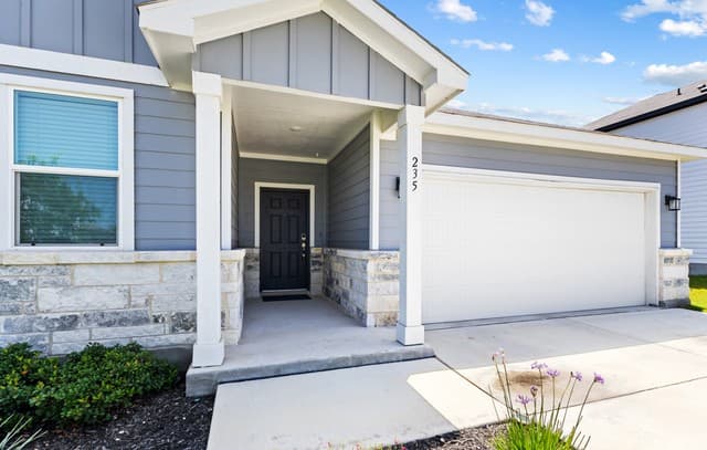 3-bedroom rental at 235 Brook Shadow in Cibolo, TX — photo 3