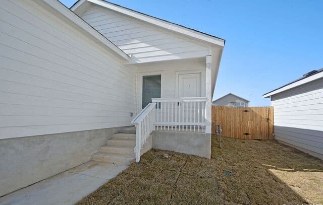 3-bedroom rental at 206 Charles Way in Marion, TX — photo 4