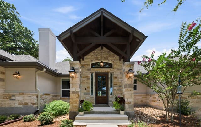 Home for sale at 125 N Tranquility Dr in La Vernia, TX — photo 3