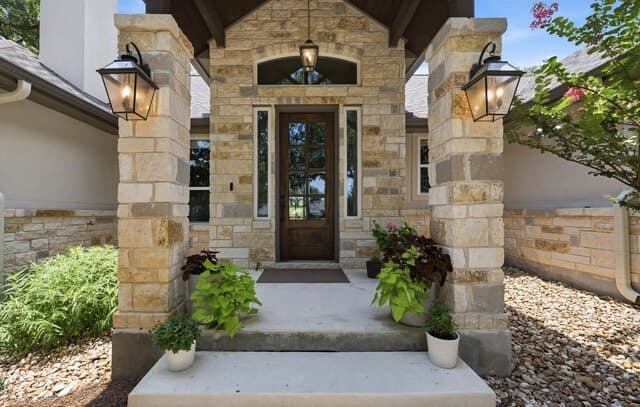 Home for sale at 125 N Tranquility Dr in La Vernia, TX — photo 4