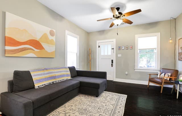 1-bedroom rental at 331 Adaes in San Antonio, TX — photo 2