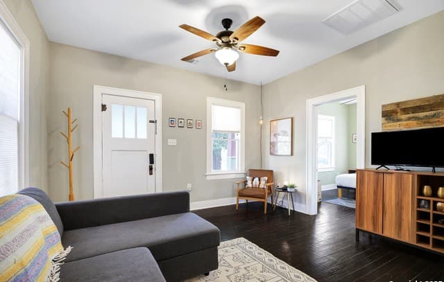 1-bedroom rental at 331 Adaes in San Antonio, TX — photo 3