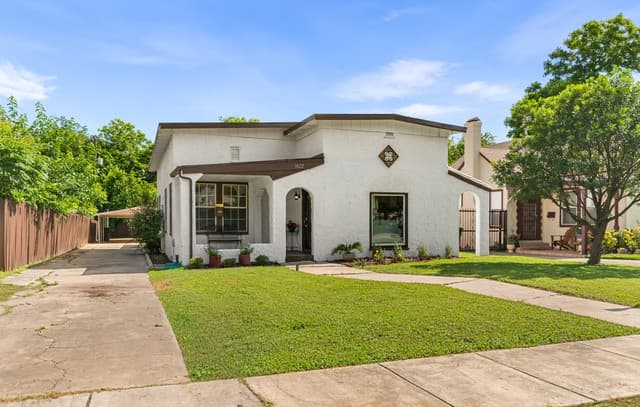 3-bedroom rental at 1822 W Magnolia in San Antonio, TX — photo 2