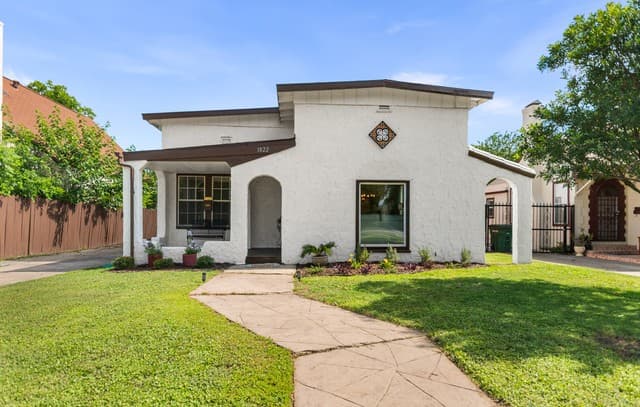 3-bedroom rental at 1822 W Magnolia in San Antonio, TX — photo 4