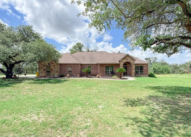 Home for sale at 124 County Road 6879 in Natalia, TX — photo 1