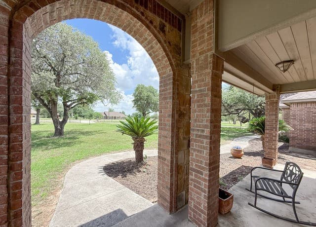 Home for sale at 124 County Road 6879 in Natalia, TX — photo 4