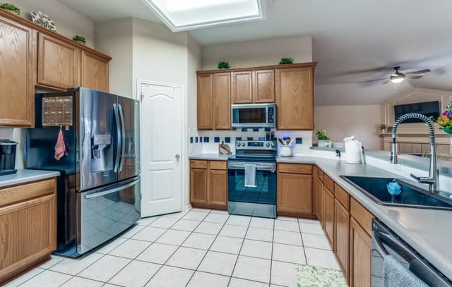 Home for sale at 1325 Black Oak Dr in Schertz, TX — photo 3