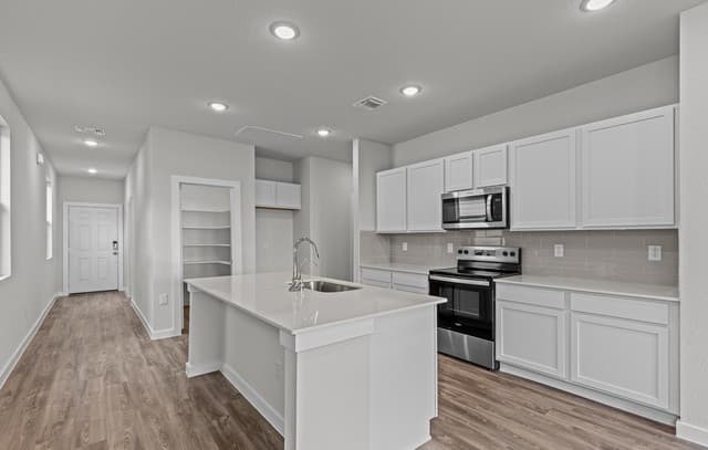 Home for sale at 5527 Franklin Hills in Von Ormy, TX — photo 4