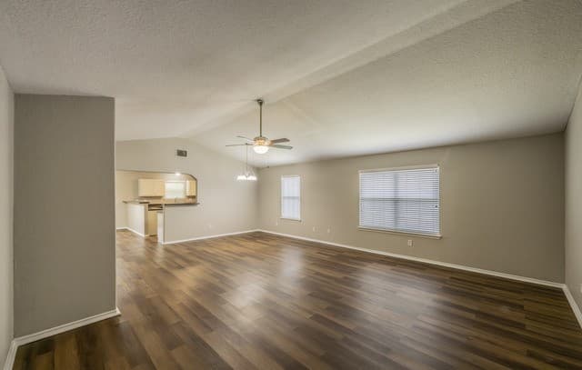 4-bedroom rental at 4210 Wensledale Dr in Schertz, TX — photo 2