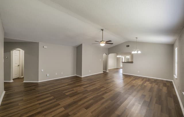 4-bedroom rental at 4210 Wensledale Dr in Schertz, TX — photo 3
