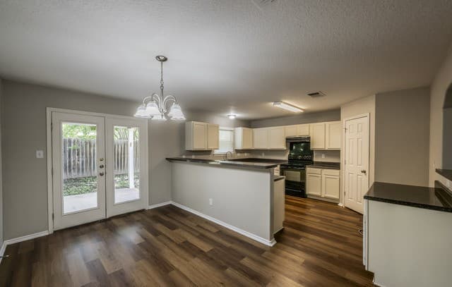 4-bedroom rental at 4210 Wensledale Dr in Schertz, TX — photo 5