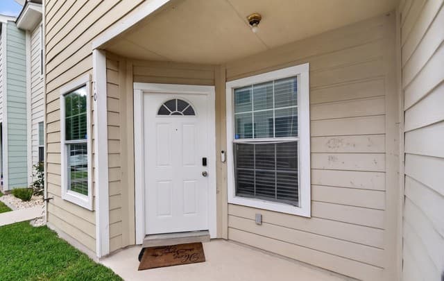 Home for sale at 10 Bratton Dr in San Antonio, TX — photo 5