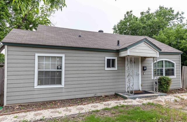 3-bedroom rental at 120 Nelson Ave in San Antonio, TX — photo 2