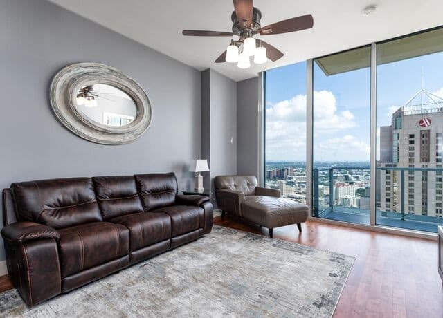 1-bedroom rental at 610 E Market St Unit 2904 in San Antonio, TX — photo 4