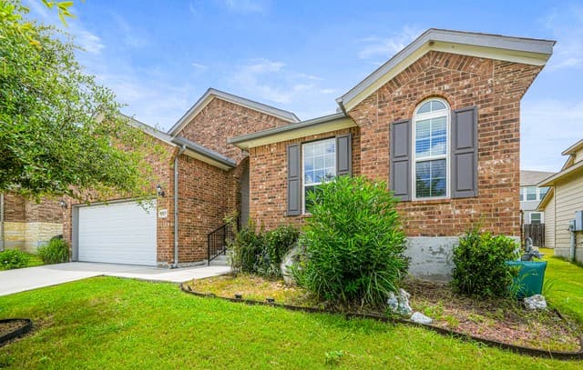 4-bedroom rental at 9957 Arches Valley in Schertz, TX — photo 3