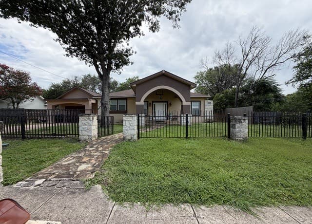Home for sale at 12718 Middle Ln in San Antonio, TX — photo 1