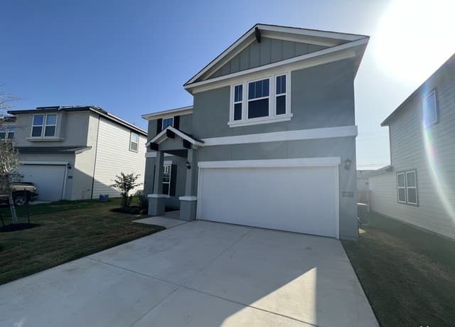 3-bedroom rental at 16630 Daylight Ln in Schertz, TX — photo 2