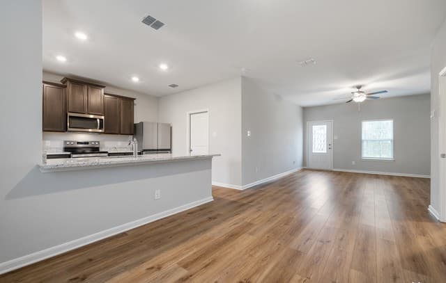 3-bedroom rental at 9234 Foxing Blfs in Converse, TX — photo 3