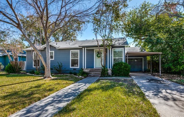 2-bedroom rental at 206 Chevy Chase Dr in San Antonio, TX — photo 2