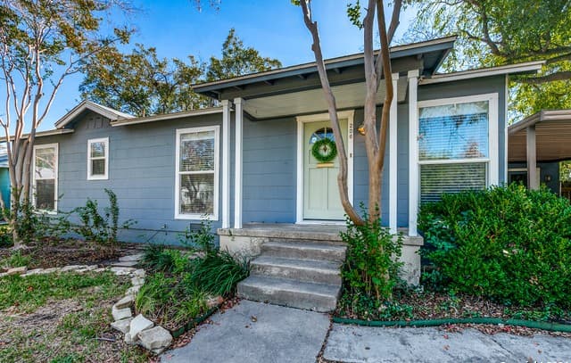 2-bedroom rental at 206 Chevy Chase Dr in San Antonio, TX — photo 3