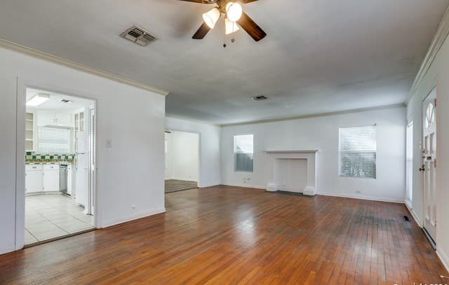 2-bedroom rental at 206 Chevy Chase Dr in San Antonio, TX — photo 4