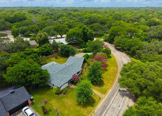 Home for sale at 606 Wyndale St in San Antonio, TX — photo 2