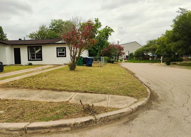 Home for sale at 9923 Eveningway Dr in San Antonio, TX — photo 2