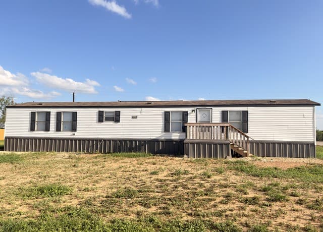 3-bedroom rental at 8833 W Rockport Rd in Von Ormy, TX — photo 3