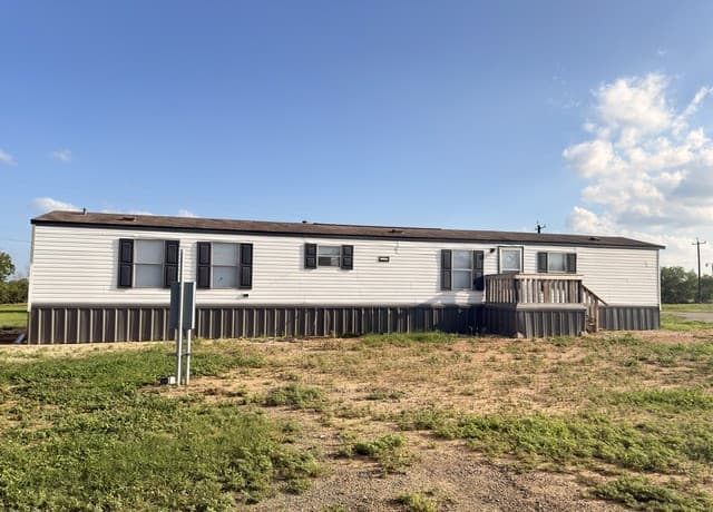 3-bedroom rental at 8833 W Rockport Rd in Von Ormy, TX — photo 5