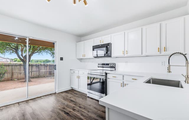 4-bedroom rental at 3504 Painted Riv in Selma, TX — photo 4