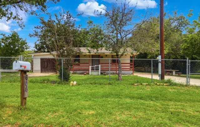 Home for sale at 606 Viewpoint Dr in Poteet, TX — photo 1