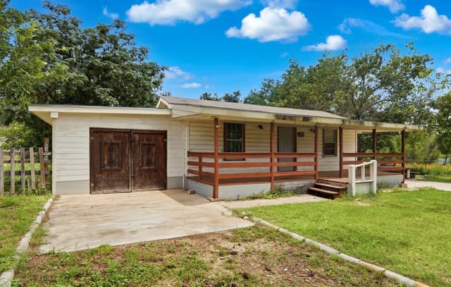 Home for sale at 606 Viewpoint Dr in Poteet, TX — photo 3