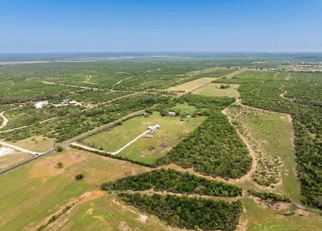 Home for sale at 2759 County Road 467 in Devine, TX — photo 2