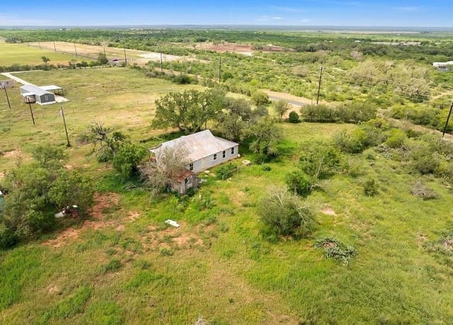Home for sale at 2759 County Road 467 in Devine, TX — photo 4