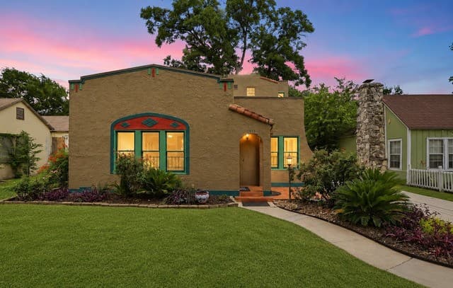 Home for sale at 1833 W Gramercy Pl in San Antonio, TX — photo 1
