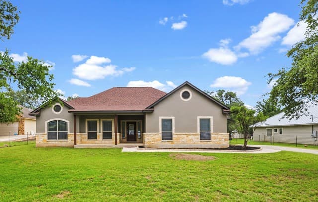 Home for sale at 1211 Mossy Hollow in Spring Branch, TX — photo 2